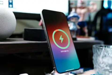 定安苹果15换屏服务分享用什么充电器给iPhone15充电更好 